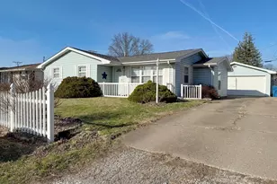 2406 11th St, Silvis, IL 61282 - Photo 3