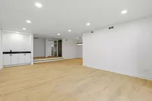 8216 Mulberry Ct, Palos Hills, IL 60465 - Photo 3