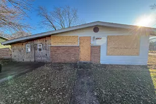 413 W Winthrop Ave, Addison, IL 60101 - Photo 1