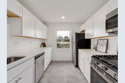 285 E 1st Street, Elmhurst, IL 60126 - Photo 7