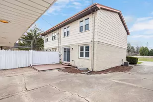 285 E 1st St, Elmhurst, IL 60126 - Photo 23