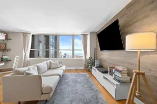 655 W Irving Park Rd, Chicago, IL 60613 - Photo 19