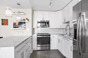 655 W Irving Park Rd, Chicago, IL 60613 - Photo 13