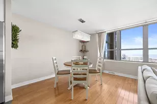 655 W Irving Park Rd, Chicago, IL 60613 - Photo 17