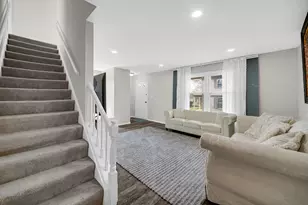 611 Kendall Ct, Schaumburg, IL 60194 - Photo 3