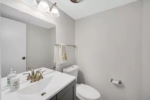 611 Kendall Ct, Schaumburg, IL 60194 - Photo 9