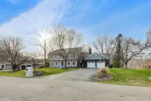 924 Glen Oak Dr, Sleepy Hollow, IL 60118 - Photo 3