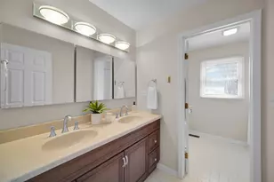 1641 Lois Ann Ln, Naperville, IL 60563 - Photo 29