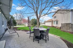 1641 Lois Ann Ln, Naperville, IL 60563 - Photo 31