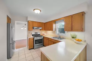 1641 Lois Ann Ln, Naperville, IL 60563 - Photo 11