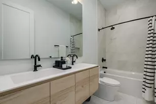 1537 W Pearson St, Chicago, IL 60642 - Photo 17