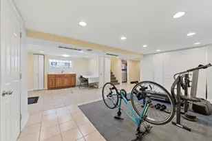 5806 W Wilson Ave, Chicago, IL 60630 - Photo 17