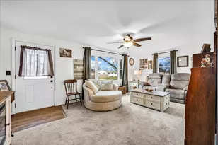 605 Belaire Dr, Washington, IL 61571 - Photo 5