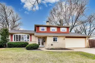 905 Crestfield Ave, Libertyville, IL 60048 - Photo 1