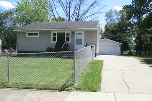2401 Huron Terrace, Waukegan, IL 60087 - Photo 1