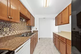 3008 Roberts Dr, Woodridge, IL 60517 - Photo 7