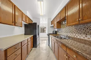 3008 Roberts Dr, Woodridge, IL 60517 - Photo 5