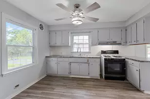 320 Streamside Dr, Harvey, IL 60426 - Photo 5