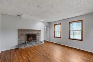 320 Streamside Dr, Harvey, IL 60426 - Photo 3
