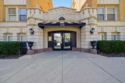 4240 N Clarendon Avenue #209N, Chicago, IL 60613 - Photo 7