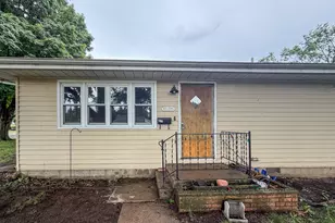 811 N East St, Leroy, IL 61752 - Photo 3