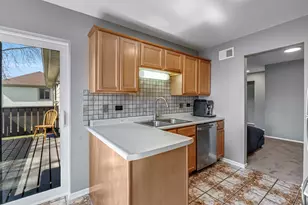 823 E Coach Rd, Palatine, IL 60074 - Photo 13