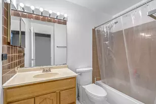 823 E Coach Rd, Palatine, IL 60074 - Photo 23