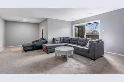 823 E Coach Road #8, Palatine, IL 60074 - Photo 7