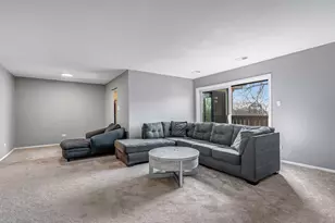 823 E Coach Rd, Palatine, IL 60074 - Photo 7