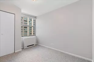 525 W Hawthorne Pl, Chicago, IL 60657 - Photo 19