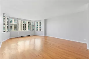 525 W Hawthorne Pl, Chicago, IL 60657 - Photo 11