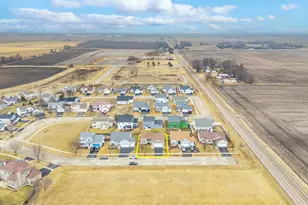 21 W Winterberry Ave, Cortland, IL 60112 - Photo 3