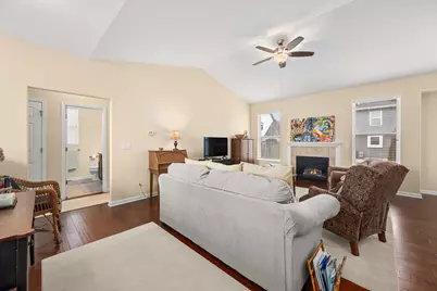 21 W Winterberry Avenue, Cortland, IL 60112 - Photo 5