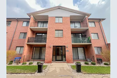 8422 W Catalpa Avenue #202, Chicago, IL 60656 - Photo 1