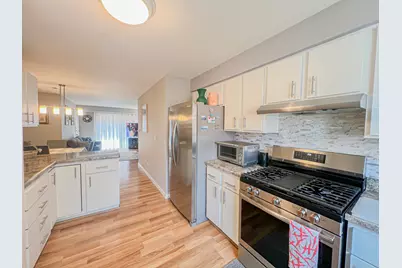 8422 W Catalpa Avenue #202, Chicago, IL 60656 - Photo 11