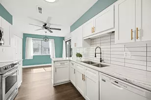 27W685 Grasmere Dr, Winfield, IL 60190 - Photo 7