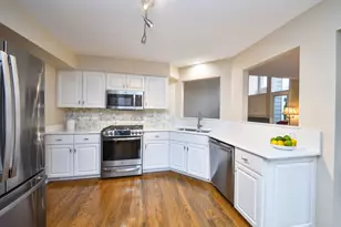 304 Camarie Ct, Naperville, IL 60540 - Photo 3