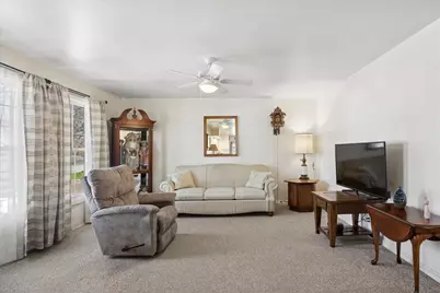 63 Wren Road, Carpentersville, IL 60110 - Photo 9