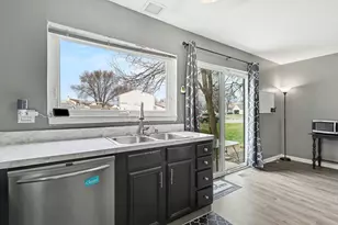 554 Alton Ct, Carol Stream, IL 60188 - Photo 11