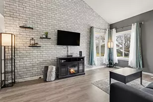 554 Alton Ct, Carol Stream, IL 60188 - Photo 5