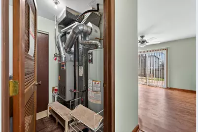 1300 Big Horn Trail, Carol Stream, IL 60188 - Photo 15