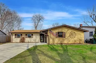 1008 Woodland Dr, Wheeling, IL 60090 - Photo 1