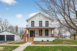 305 W Exchange St, Sycamore, IL 60178 - Photo 1