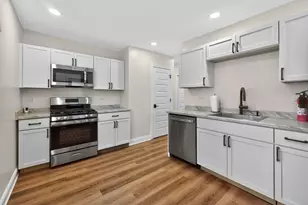 305 W Exchange St, Sycamore, IL 60178 - Photo 11