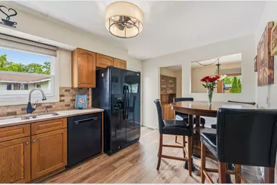801 Delphia Avenue, Elk Grove Village, IL 60007 - Photo 13