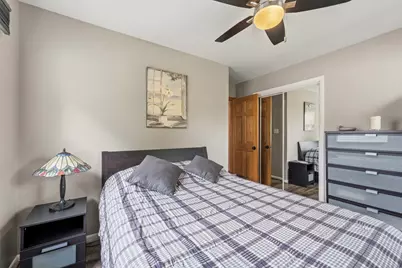 801 Delphia Avenue, Elk Grove Village, IL 60007 - Photo 25