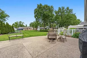 801 Delphia Ave, Elk Grove Village, IL 60007 - Photo 37