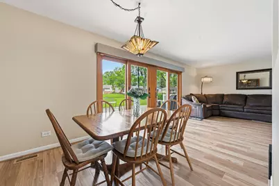 801 Delphia Avenue, Elk Grove Village, IL 60007 - Photo 11