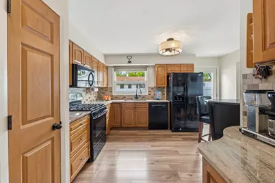 801 Delphia Avenue, Elk Grove Village, IL 60007 - Photo 15