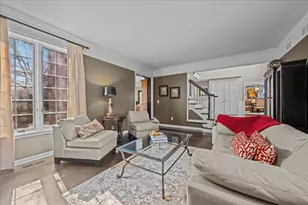 825 Persimmon Dr, Saint Charles, IL 60174 - Photo 7